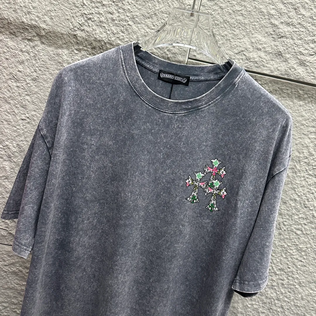 🅿️180 CH* Crow Heart* 2025 spring and summer new style Snowflake distressed washed retro round neck short sleeves Chest and front logo Cross horseshoe print Customized fabric Short-sleeved T-shirt Unisex Size: S M L XL XXL Color: Snowflake Black Snowflake Gray Snowflake Pink Snowflake Blue